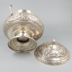Dekselpot zilver.