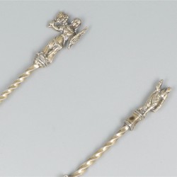 2-delig lot gelegenheidslepels zilver.