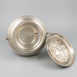 Dekselpot zilver.