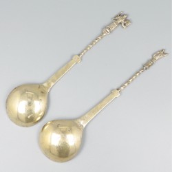 2-delig lot gelegenheidslepels zilver.