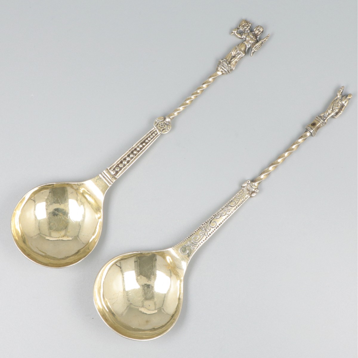 2-delig lot gelegenheidslepels zilver.