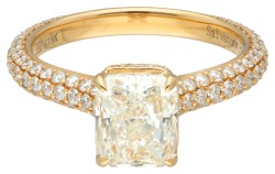 18 kt. Geelgouden shoulder ring bezet met een centrale diamant van 1.70 ct.