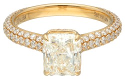 18 kt. Geelgouden shoulder ring bezet met een centrale diamant van 1.70 ct.