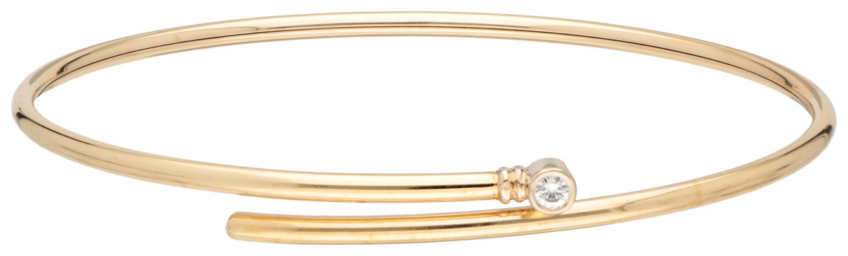 14 kt. Geelgouden bangle armband bezet met een diamant.