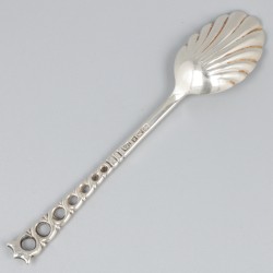 12-delige set theelepels met suikertang in origineel etui, zilver.
