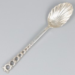 12-delige set theelepels met suikertang in origineel etui, zilver.