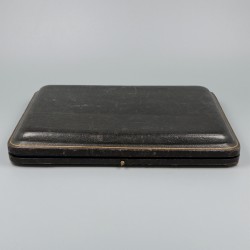 12-delige set theelepels met suikertang in origineel etui, zilver.