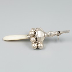 Rammelaar zilver.
