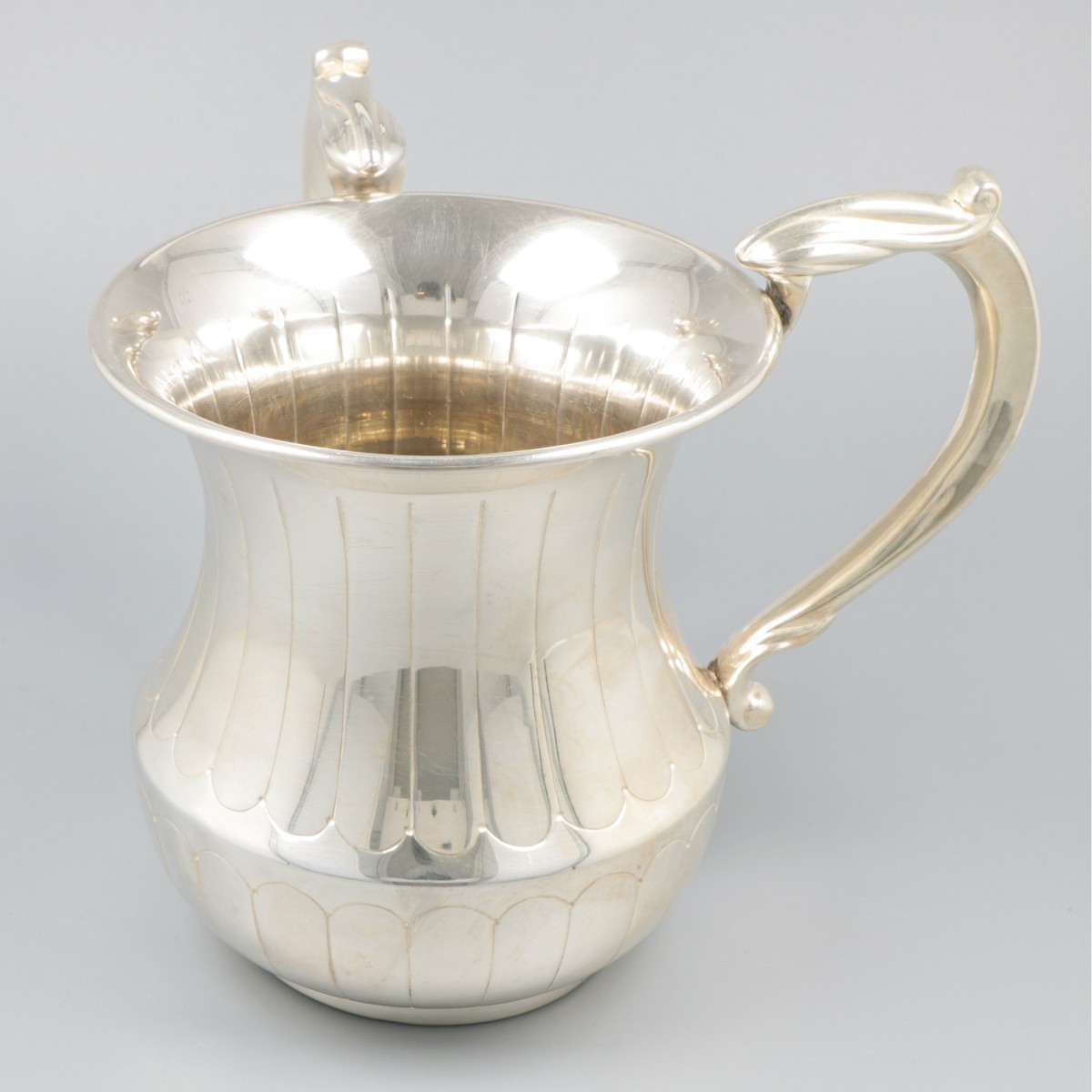 Netilat yadayim, Natla (נַטְלָה‎) wasbeker zilver.