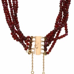 Vijfrijig granaten collier met een rosegouden sluiting - 14 kt.