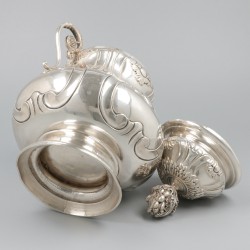 Dekselpot zilver.