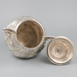 Dekselpot zilver.