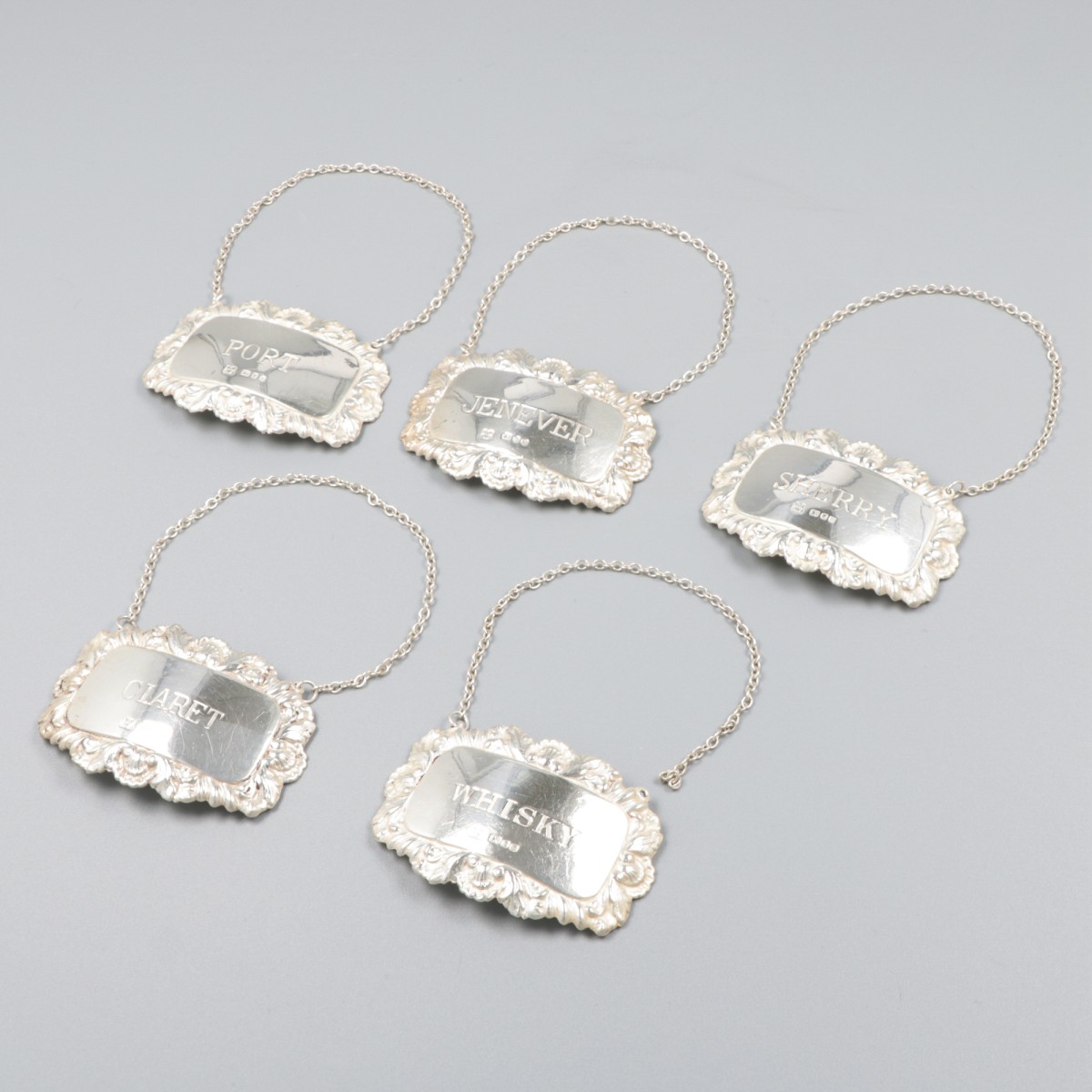 5-delige set flessenlabels zilver.