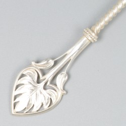 Aardbeienlepel / natfruitschep zilver.