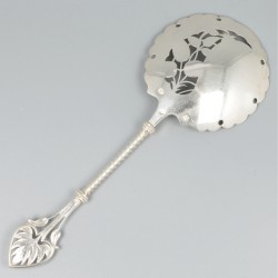 Aardbeienlepel / natfruitschep zilver.