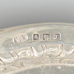 2-delige set delicatessemandjes zilver.