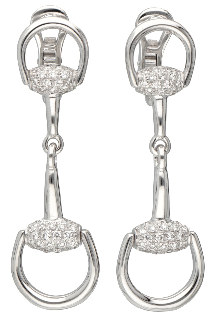 Gucci 18 kt. witgouden hippische oorhangers bezet met ca. 2 x 0.41 ct. diamant.