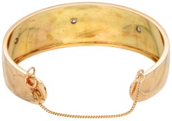 18 kt. Geelgouden cuff armband bezet met ca. 0.27 ct. diamant.