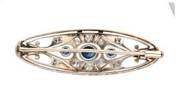 14 kt. Geelgouden Tsjechische art deco broche bezet met saffier en oud geslepen diamant.