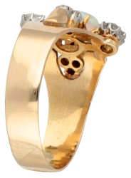 Vintage 14 kt. geelgouden ring bezet met ca. 0.53 ct. edelopaal en ca. 0.40 ct. diamant.