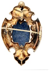 Antieke BWG 12 kt. geelgouden broche met vlinder, diamant, parel en emaille.