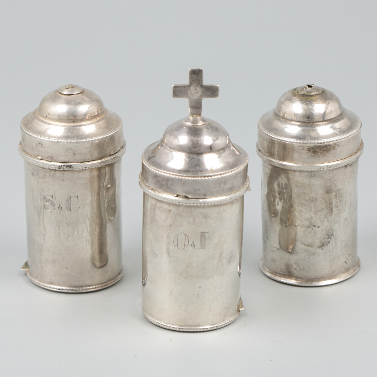 3-delig lot chrismatorium-flacons zilver.