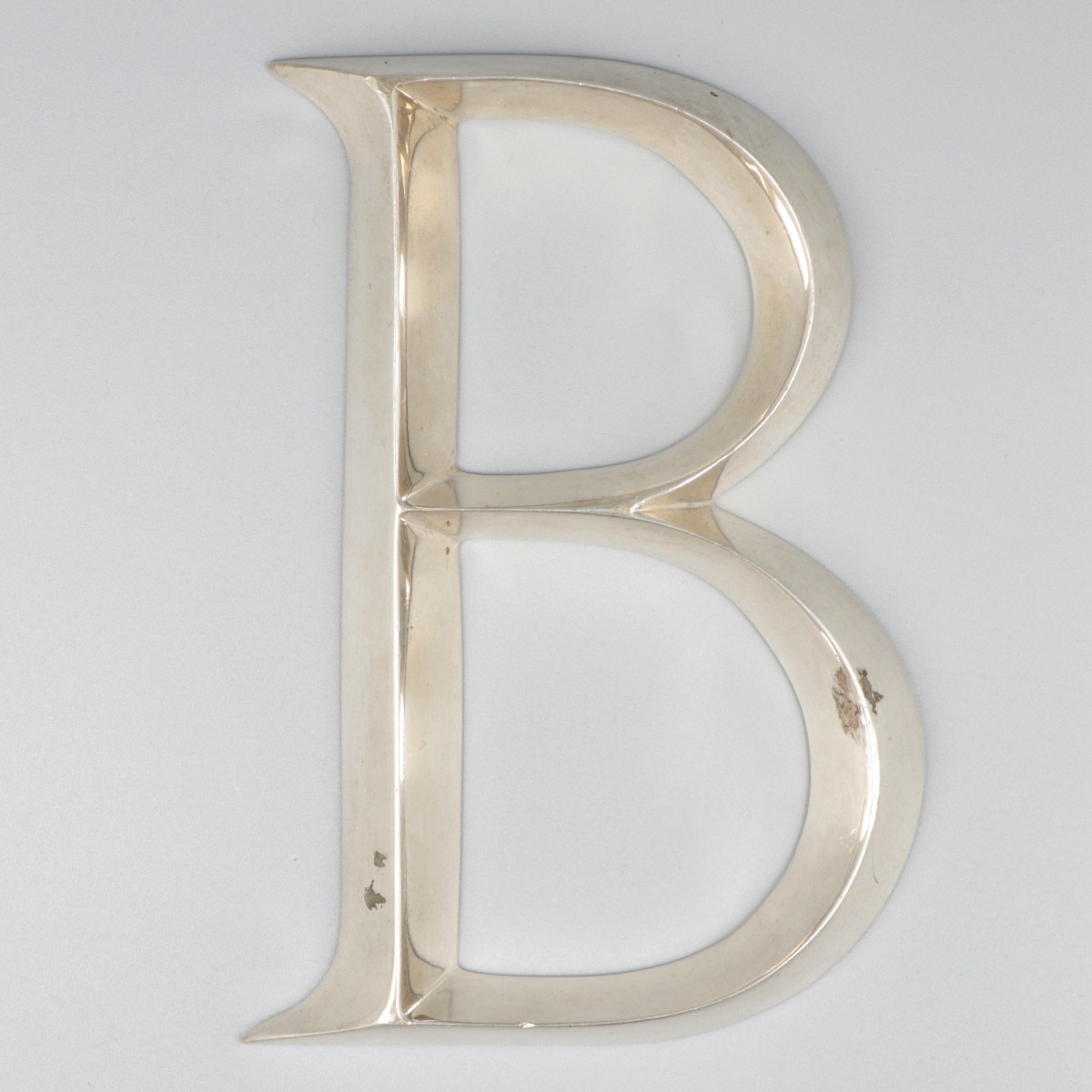 Letter B, zilver.