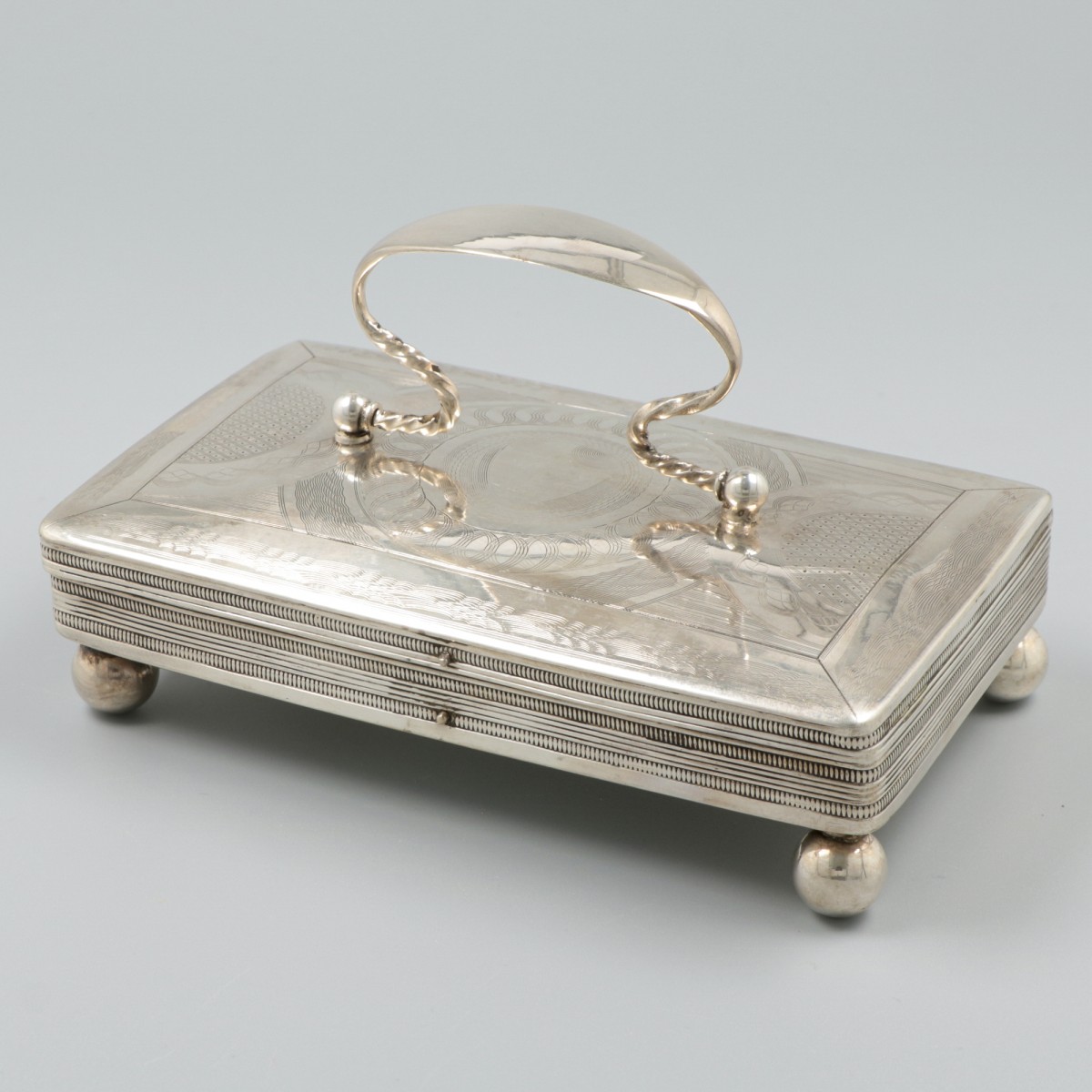 Theelepeldoos zilver.