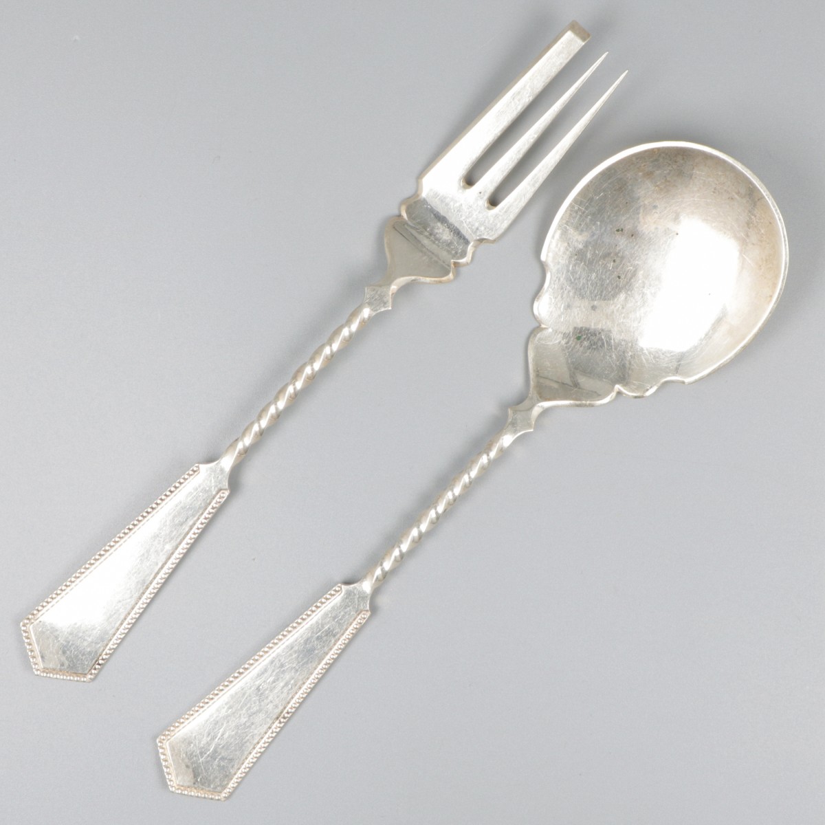 Gembercouvert zilver.