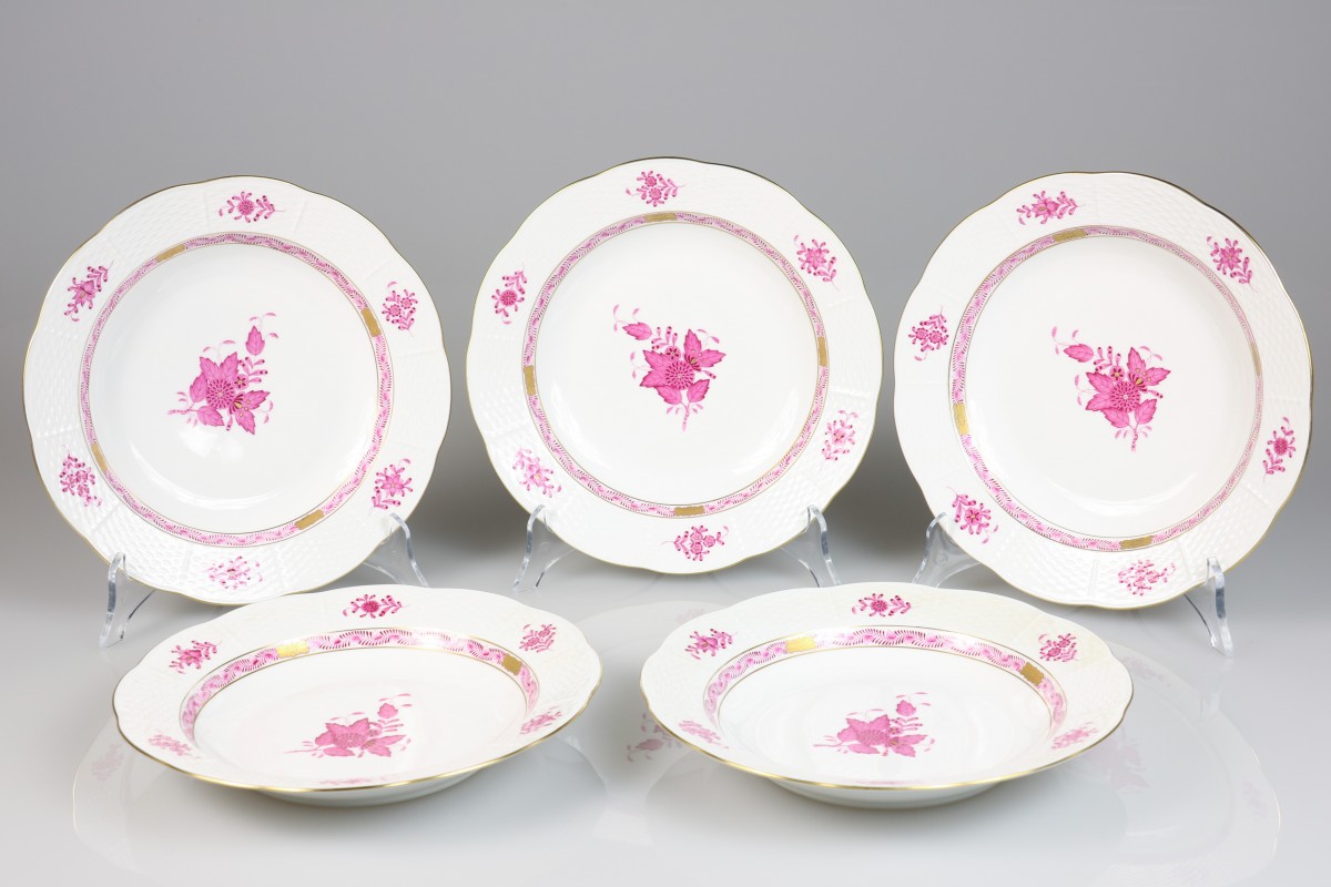 Een  set van (5) porseleinen soep borden met Apponyi Purple decor, Herend. Hongarije, eind 20e eeuw.