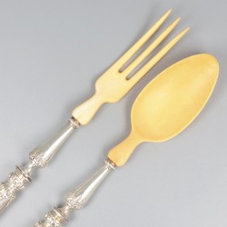 Slacouvert zilver.