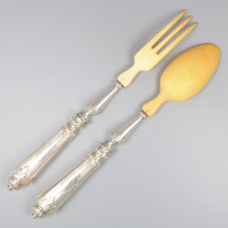 Slacouvert zilver.