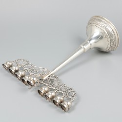 Menorah kandelaar zilver.