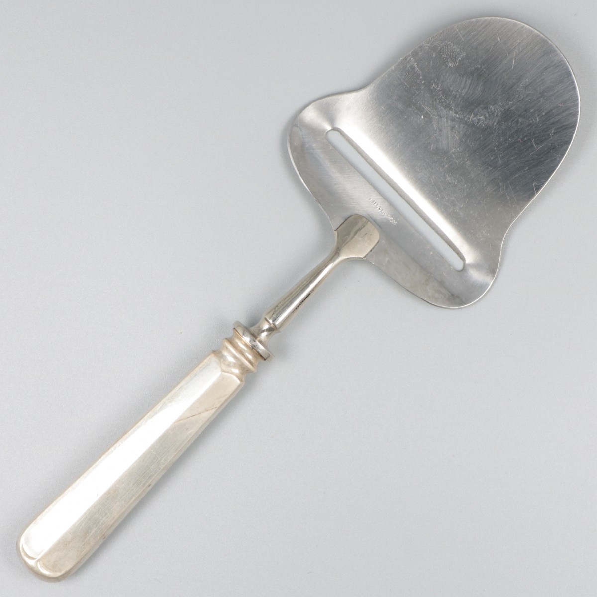 Kaasschaaf Haags lofje zilver.