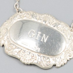 2-delige set flessenlabels Gin & Vodka zilver.