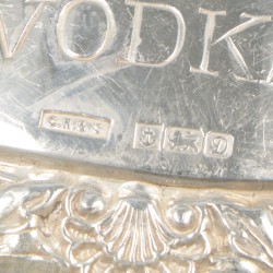 2-delige set flessenlabels Gin & Vodka zilver.