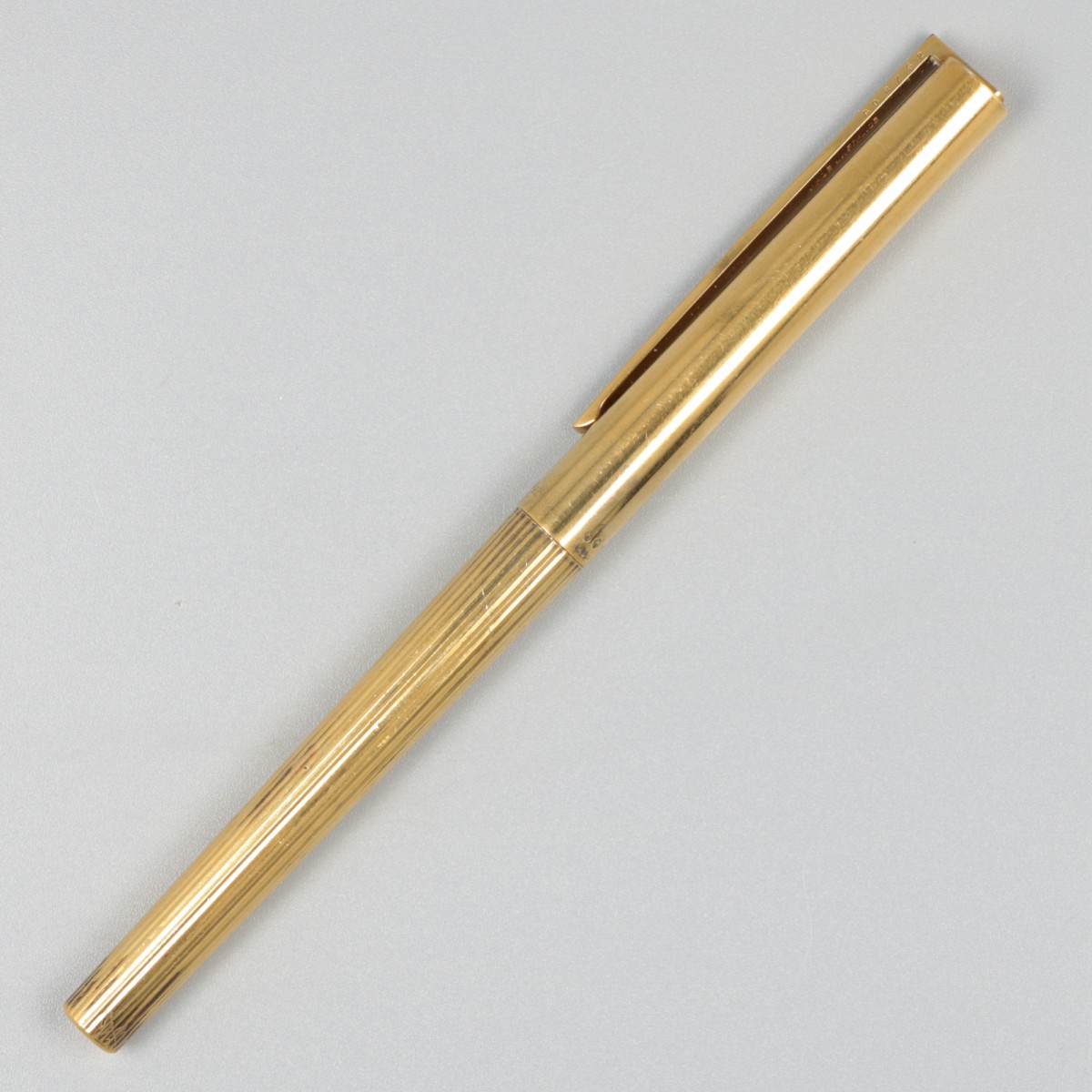 S.T. Dupont pen zilver.