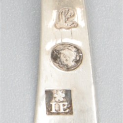 Zilveren strooilepel, Jan Ernens, Leens 1820.