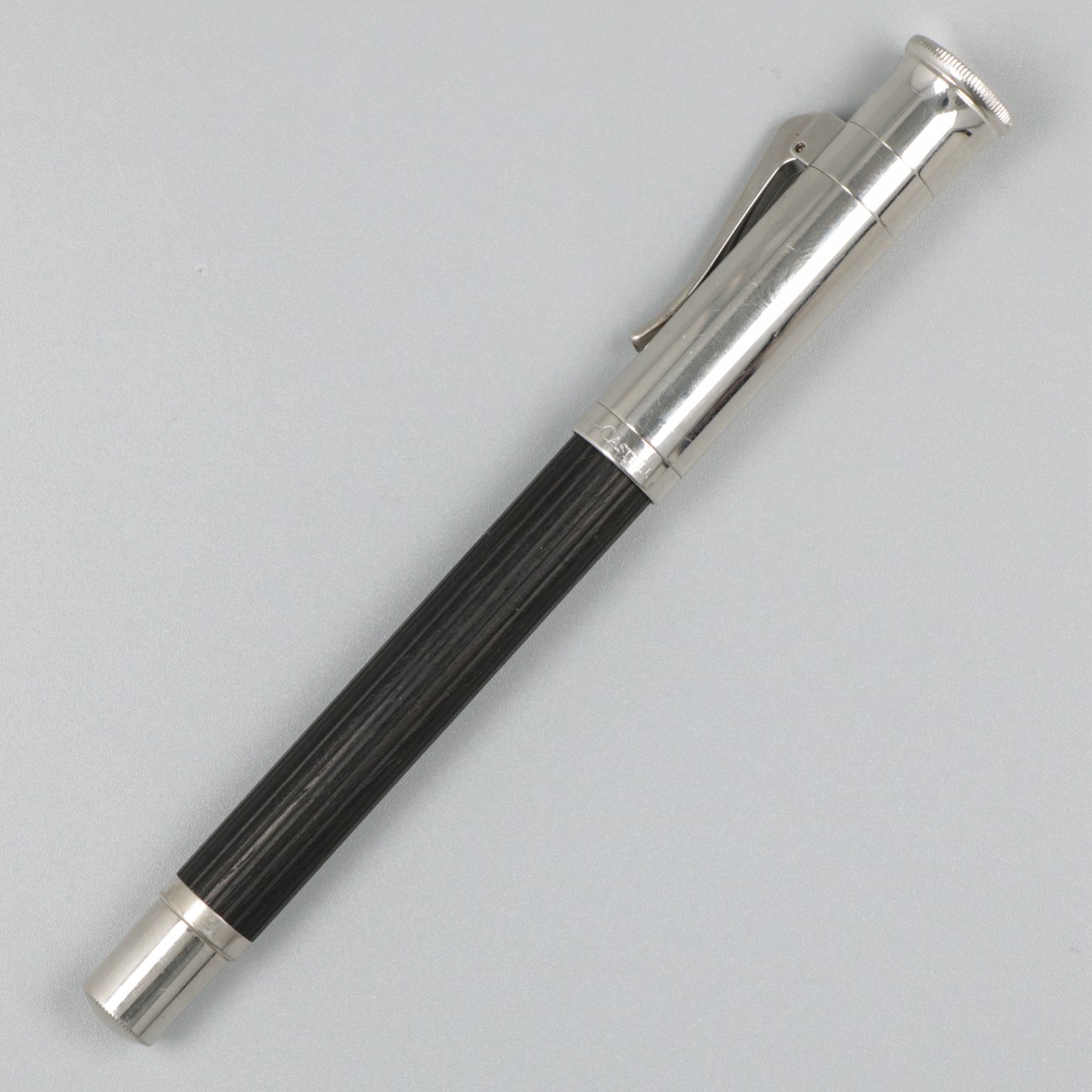 Graf von Faber-Castell Classic Ebony Rollerball, ballpen met ebbenhout.