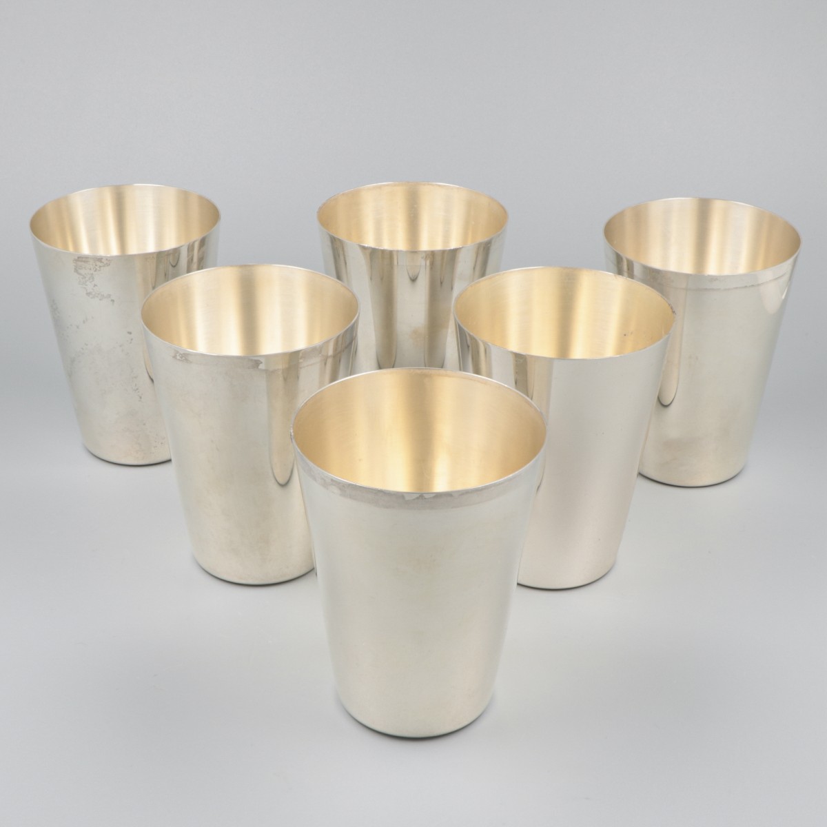 6-delige set drinkbekers zilver.