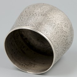 Oosterse tuimelbeker zilver.