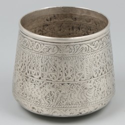 Oosterse tuimelbeker zilver.