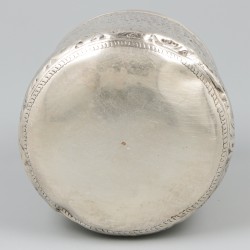 Oosterse tuimelbeker zilver.