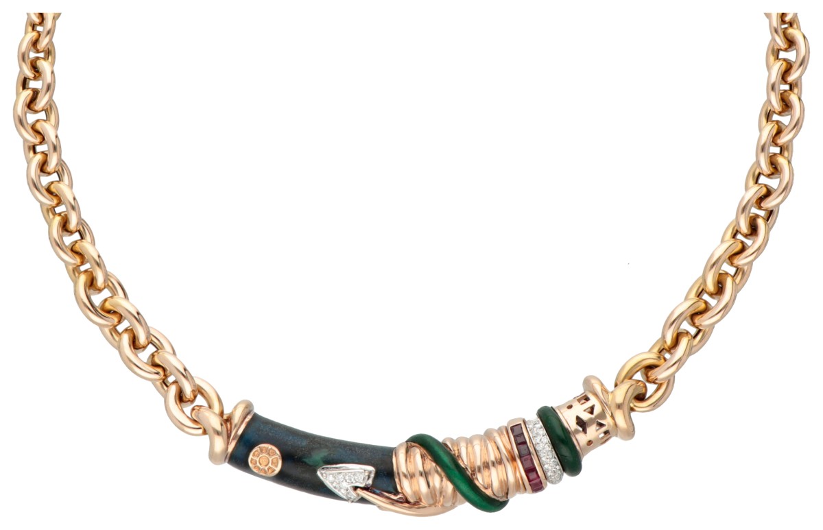 La Nouvelle Bague 18 kt. geelgouden collier bezet met ca. 0.16 ct. diamant, robijn en groene emaille.