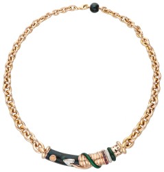 La Nouvelle Bague 18 kt. geelgouden collier bezet met ca. 0.16 ct. diamant, robijn en groene emaille.