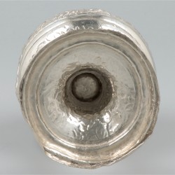 Sprenkelaar voor rozenwater (Java, ca. 1900) zilver.