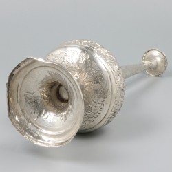 Sprenkelaar voor rozenwater (Java, ca. 1900) zilver.