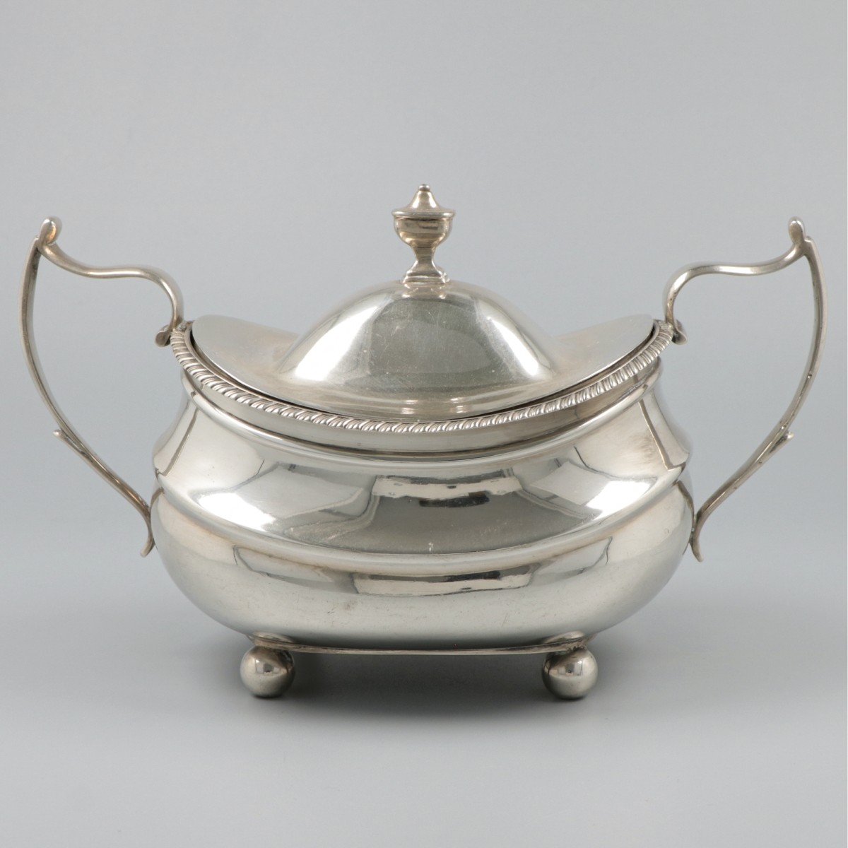 Suikerbak zilver.