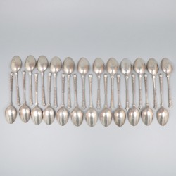 24-delige set thee- /  koffielepels zilver.