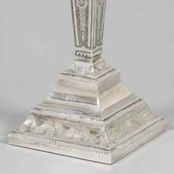 Kandelaar zilver.